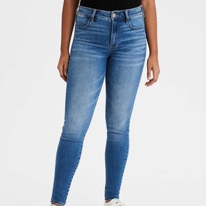 AMERICAN EAGLE HIGH RISE JEANS